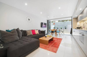Moments to Bondi Sand - Sleek and Modern